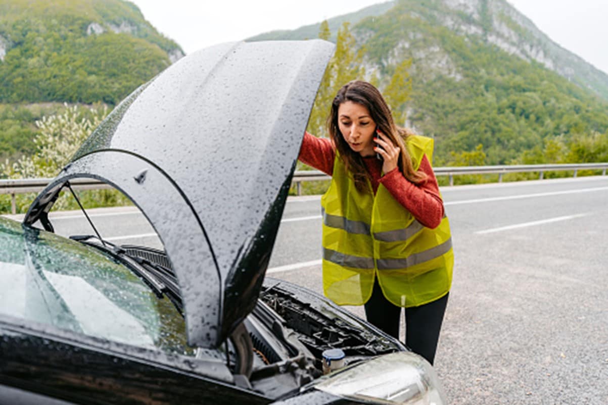 A car broken down in middle of a road and a women is calling for help in Surrey, BC